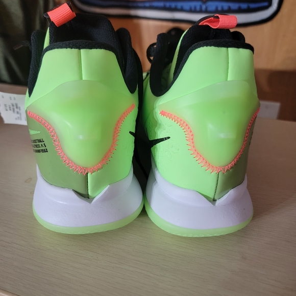 Lebron Witness V Mens Grinch Lime Glow Volt - Picture 2 of 7